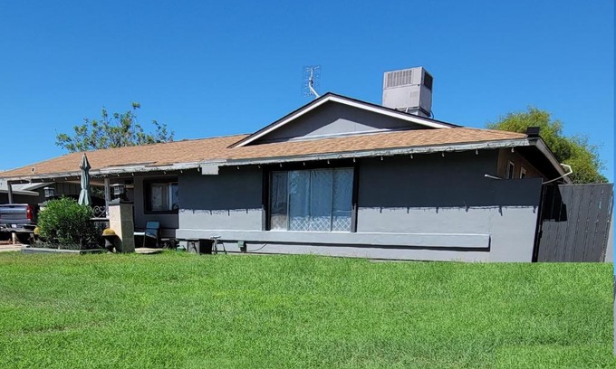 Glendale House | Orangewood & 51Ave Homestay - Not a Hotel