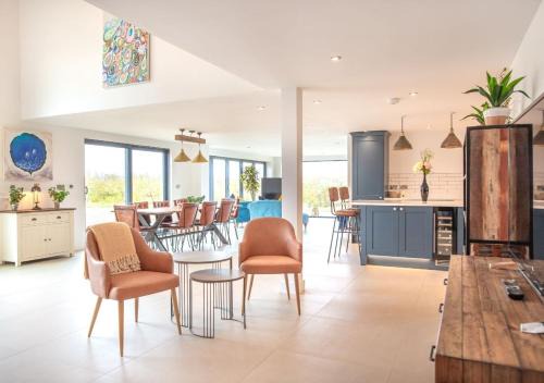 Cropthorne House | Orchard Barn - Luxury 4 BD Barn Conversion!
