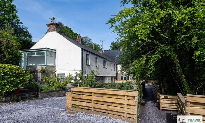 Bont Newydd House | Orchard Cottage and Hot Tubs