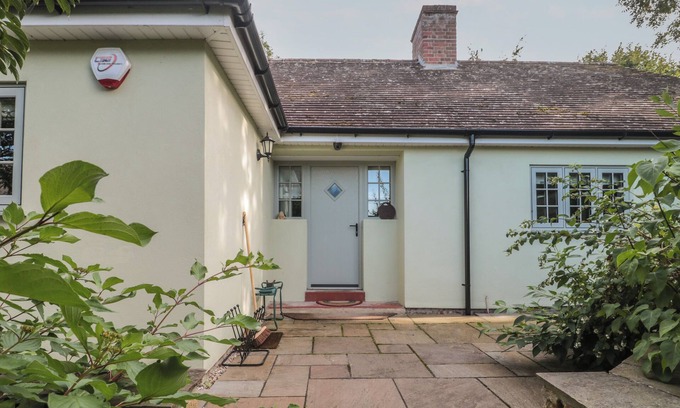 Sherborne Cottage | ORCHARD COTTAGE, family friendly, with open fire in Yetminster