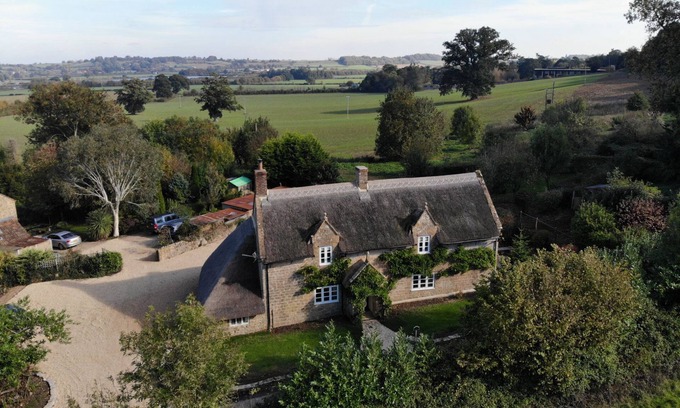 Ilminster Cottage | Orchard Cottage - sleeps 8 guests in 4 bedrooms