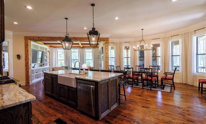 Thomasville House | Orchard Pines - 4 Bed, 3.5 Bath Private Thomasville Retreat on Pond