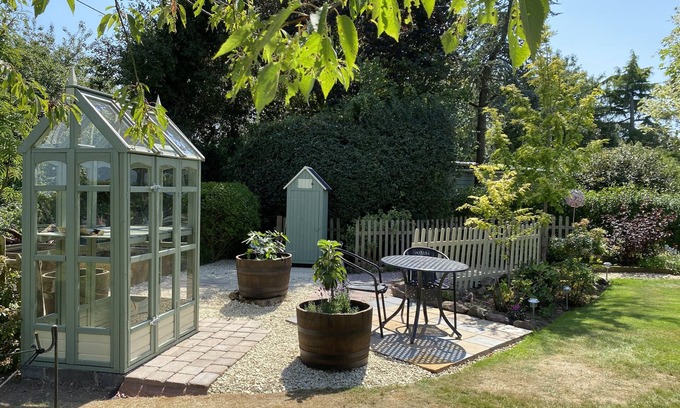 Hanley Swan Bed & Breakfast | Orchard Side Bed and Breakfast