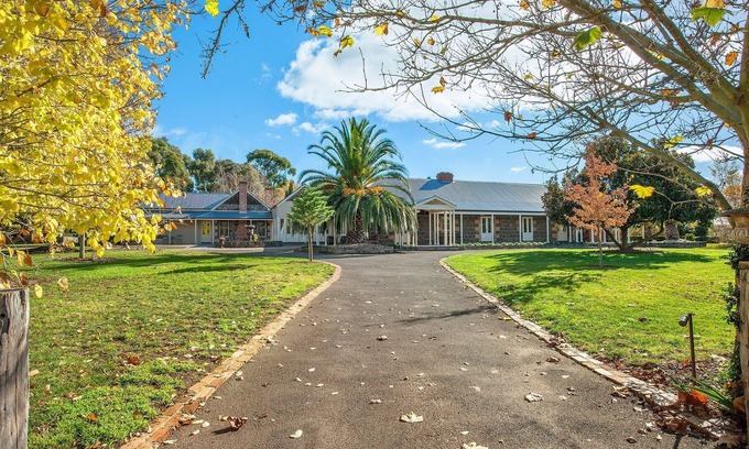 Weatherboard House | Orchards at Spring Vale Farm - Homestead 6 guests