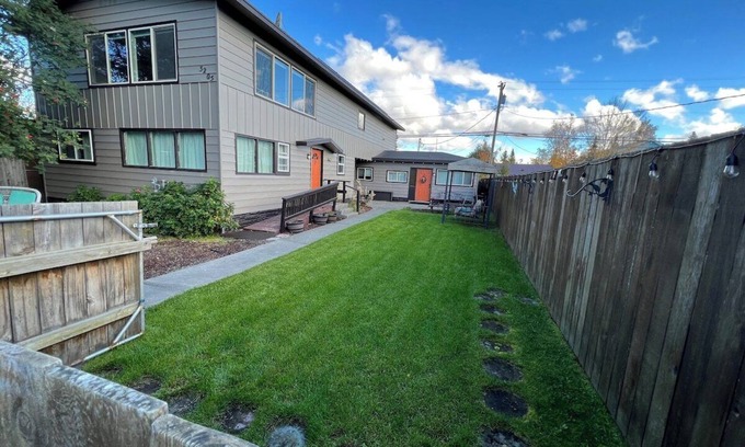 Spenard Condo | Oregon Upstairs · Huge Unit Near Airport , Fast WiFi, Parking