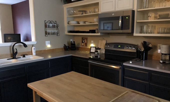 Hillsboro House | Orenco Townhouse - Near Intel and Nike