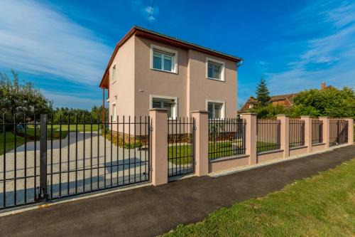 Murakeresztur House | Orgona Vendégház