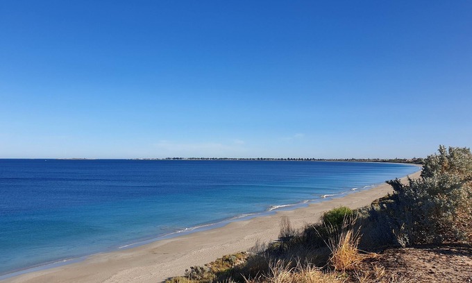 Warnbro Bed & Breakfast | Original retro beach house lovingly restored with period furnishings, 3min beach