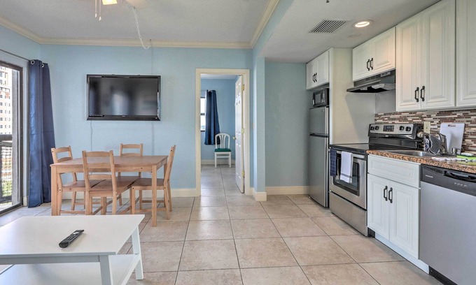 Florida Center Condo | Orlando Condo w/ Balcony: 1.3 Miles to Universal!