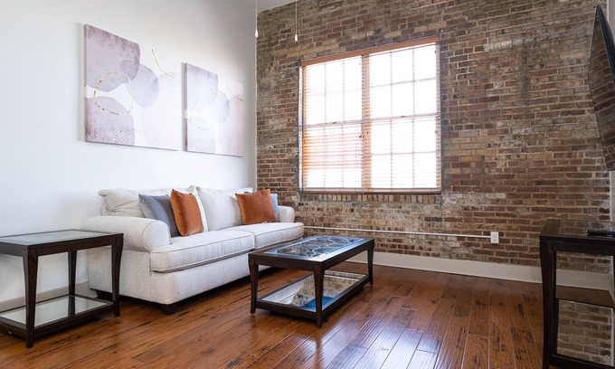 French Quarter Apartment | Orleans Dreams 8