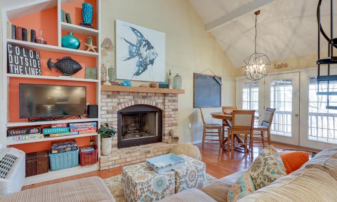 Osage Beach House | Osage Beach Home Screened Porch, Resort Amenities