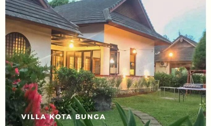 Cipanas Villa | Osaka House Villa Kota Bunga by Citrus House