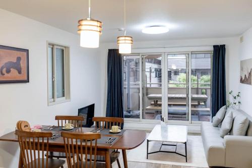 Nishinari Apartment | Osaka Purestay 5 rooms 2 parking spaces two balconies 8-11 人 Wi-Fi 玉出西 天下茶屋 心斎橋 道頓堀 近い 一 戸建
