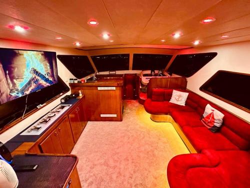 Bebek Boat Rental | Osman