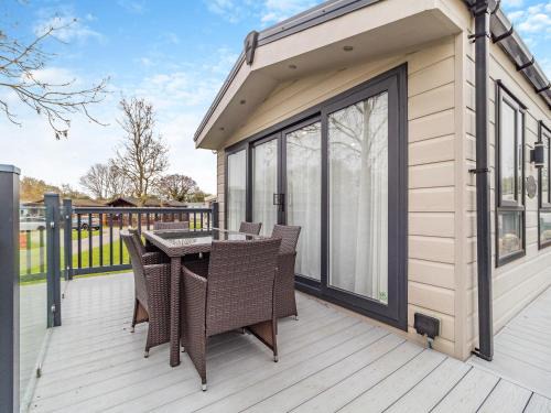 Saxmundham House | Osprey 52