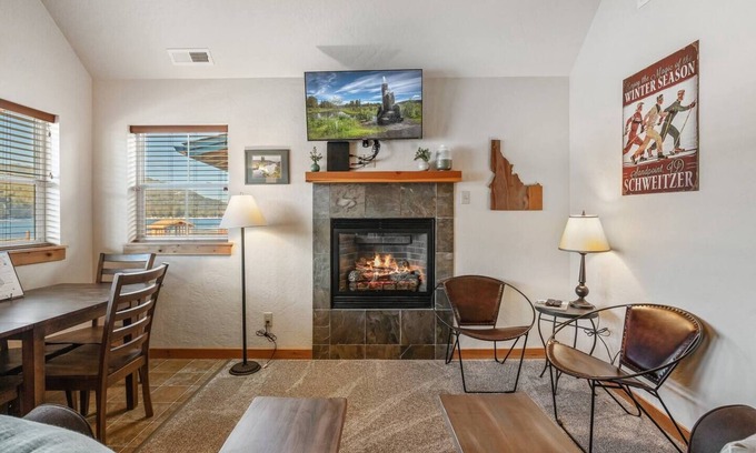 Dover Bay House | Osprey Catch - Lakefront Beach Bungalow