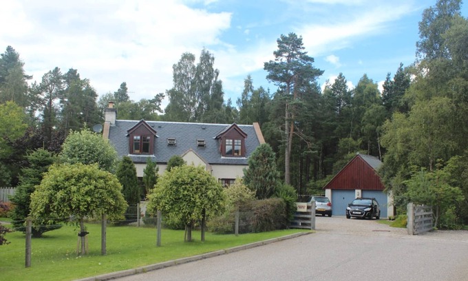 Nethy Bridge House | Osprey House - Spacious house with wifi, open fire and private garden