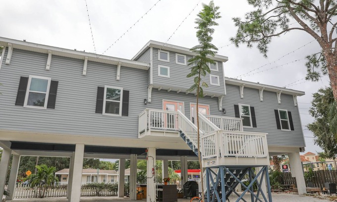 St. Petersburg - Clearwater Apartment | Osprey Nest Apartment-Walk to downtown & the water! New heated POOL !
