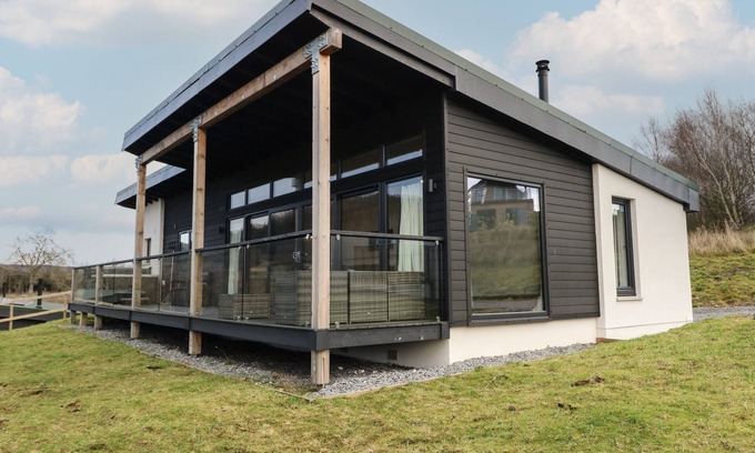 Aberfeldy Cottage | OSPREY VIEW LODGE & HOT TUB, family friendly in Aberfeldy