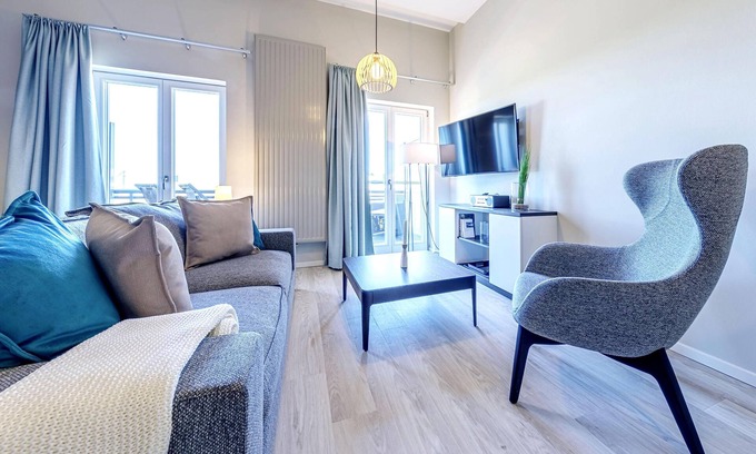 Ostseebad Wustrow Apartment | Ostseerast vacation apartment with west-facing balcony in the Alte Seefahrtschule
