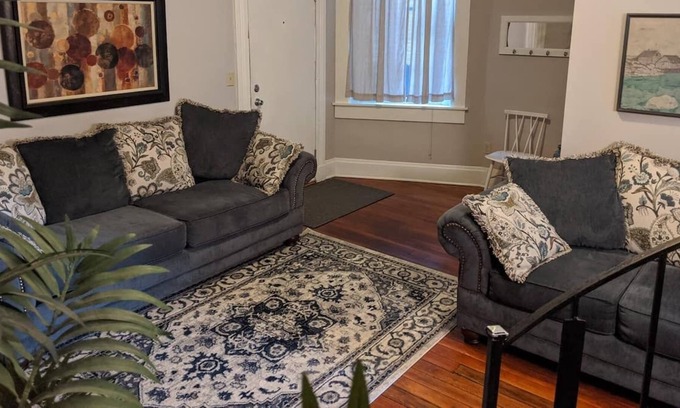 Pendleton Condo | OTR/Pendleton Spacious 2-bedroom Condo