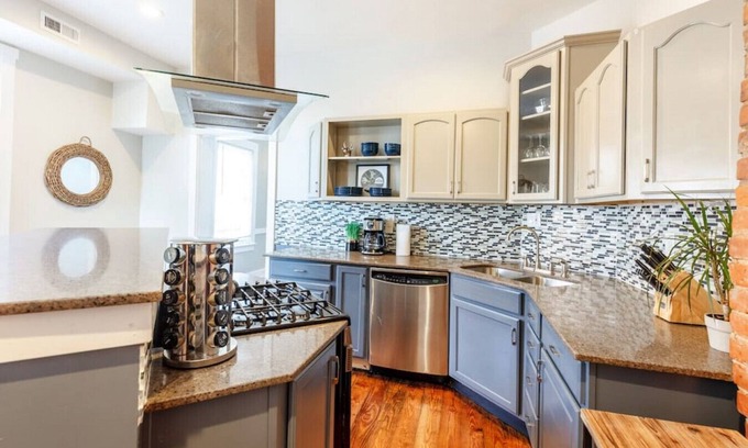 Over-the-Rhine Apartment | OTR Penthouse: Walk Everywhere & FREE Parking