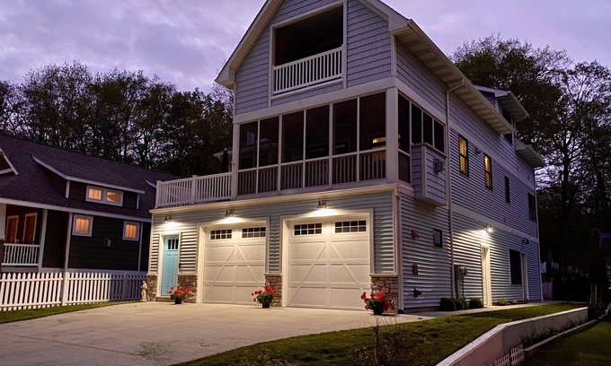 Ottawa Beach Apartment | Ottawa Beach Historic District Guest Suite