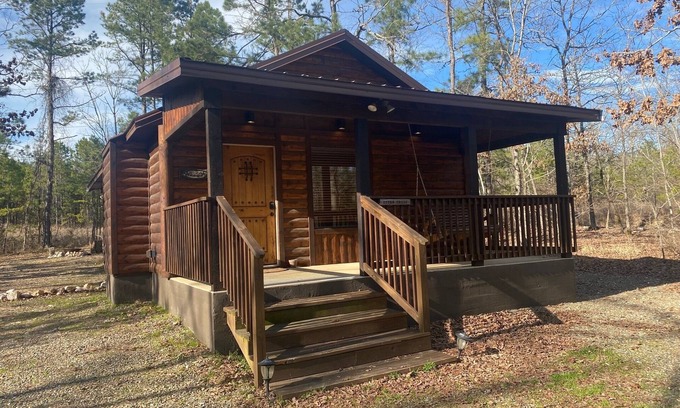Hochatown Cabin | OTTER CREEK CABIN - Luxury One Bedroom Cabin With All The Amenities