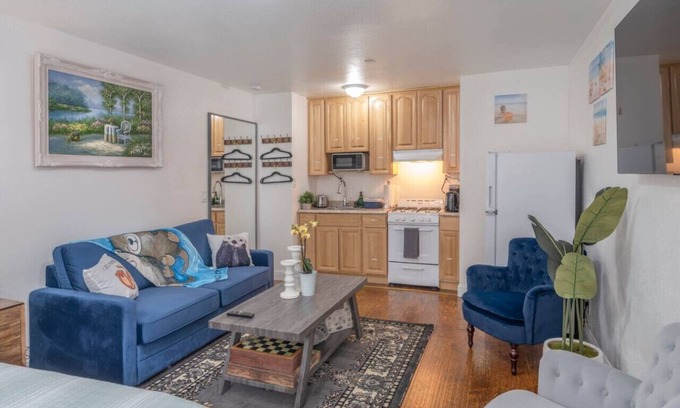 Marina House | Otter’s Den by Monterey Beaches and Aquarium
