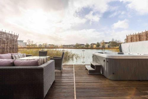 Malmesbury House | Otters Holt