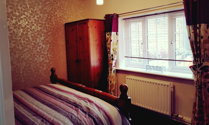 Edingworth Cottage | Otters Holt: Well appointed country cottage close to beaches and attractions