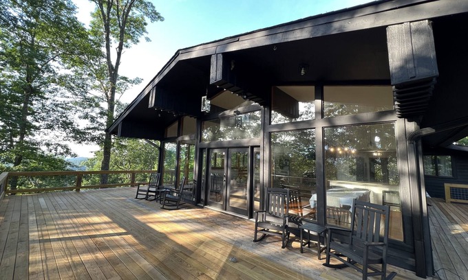 Otto Cabin | Otto, NC Mountain Family Cabin w/breathtaking view, sleeps 10 access to river