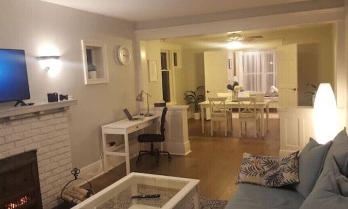 South London Apartment | Otylja Suite in Wortley Village (King Size Bed)n
