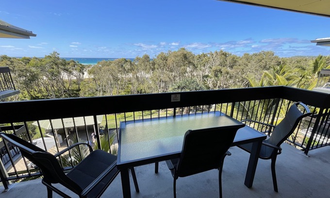 Point Lookout Apartment | Our barefoot property is set to delight you with beautiful views of the ocean.