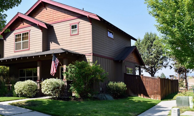 Mountain View House | “Our High Desert Home” Family Friendly 3 Bed/2.5 Bath on the East side.
