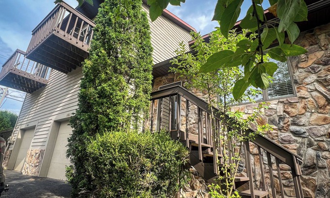 Cheat Lake House | Our Lovely Lake House Large Groups Welcome + Great Location!