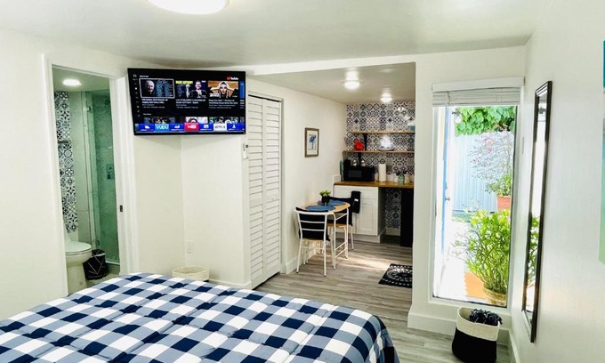 West Little Havana Apartment | Our Lovely Nest, Free Parking & Wi-Fi