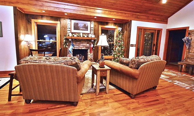 Sapphire House | Our Mountain Oasis - Where Christmas Is All Year - Single Story - Pet Friendly