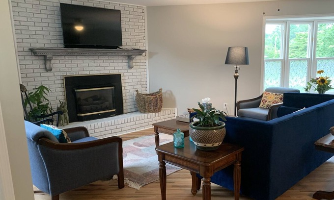 Travelers Rest House | Our Nest in Travelers Rest on the Swamp Rabbit Biking Trail near Furman U