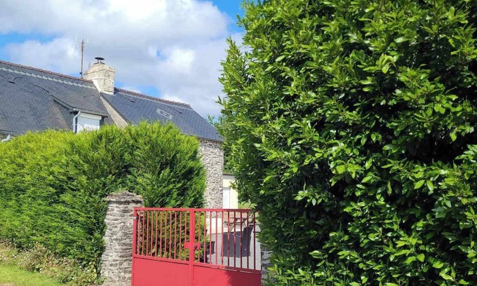 La Bazoque House | Our peaceful family home offers you a relaxing stay.