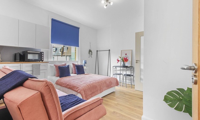Addison Apartment | Our studio is a home away from home! In the heart of Hammersmith and Fulham.