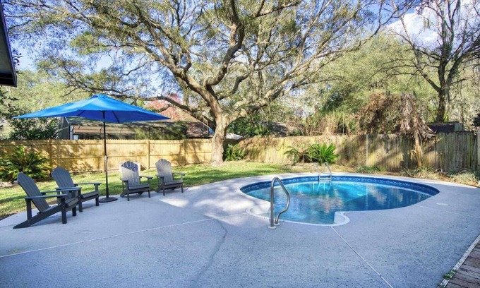 Del Rio House | ~Out of the Blue Sleeps 13 Cool Pool~