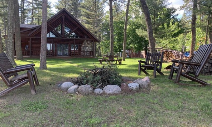Hatfield Cabin | Outdoor Enthusiast Lakefront Cabin Sleeps 16