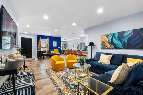North Hyde Park House | Outdoor Games, Firepit, King bed, BBQ Grill, Close to Downtown and attractions