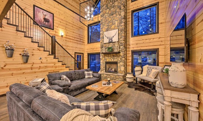 Broken Bow House | Outdoor Paradise with Hot Tub, Firepit, BBQ and More!