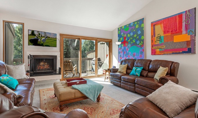 Vail Condo | Outdoor Pool, Gas Grill, Private Washer/Dryer - On Bus Route