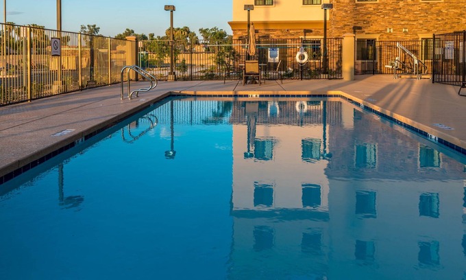 Chandler Condo | Outdoor Pool & Hot Tub. Free Breakfast. Great Location!