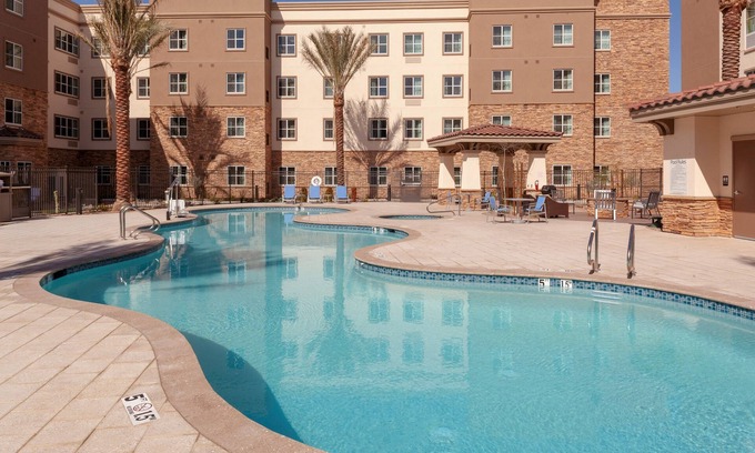 Gilbert Condo | Outdoor Pool, Hot Tub, Free Breakfast Buffet. Plan Your Next Trip Today!