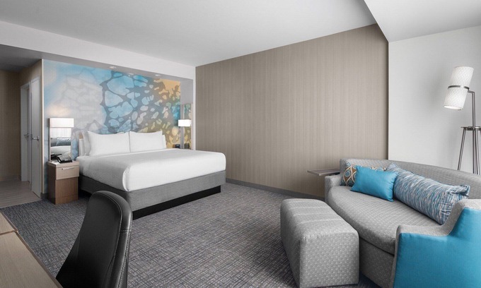 Clearwater Beach Hotel | Outdoor Pool, On-Site Bar, Short Walk From Clearwater Beach. Look No More!
