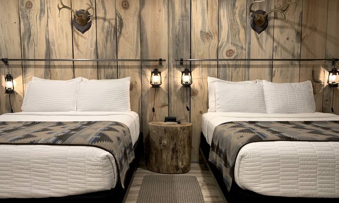 Ponderay Hotel | Outdoors Inn